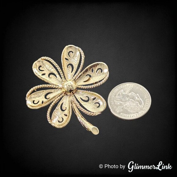 Vintage Six Petal Flower Swirls Textured Gold Tone Brooch - Picture 4 of 6